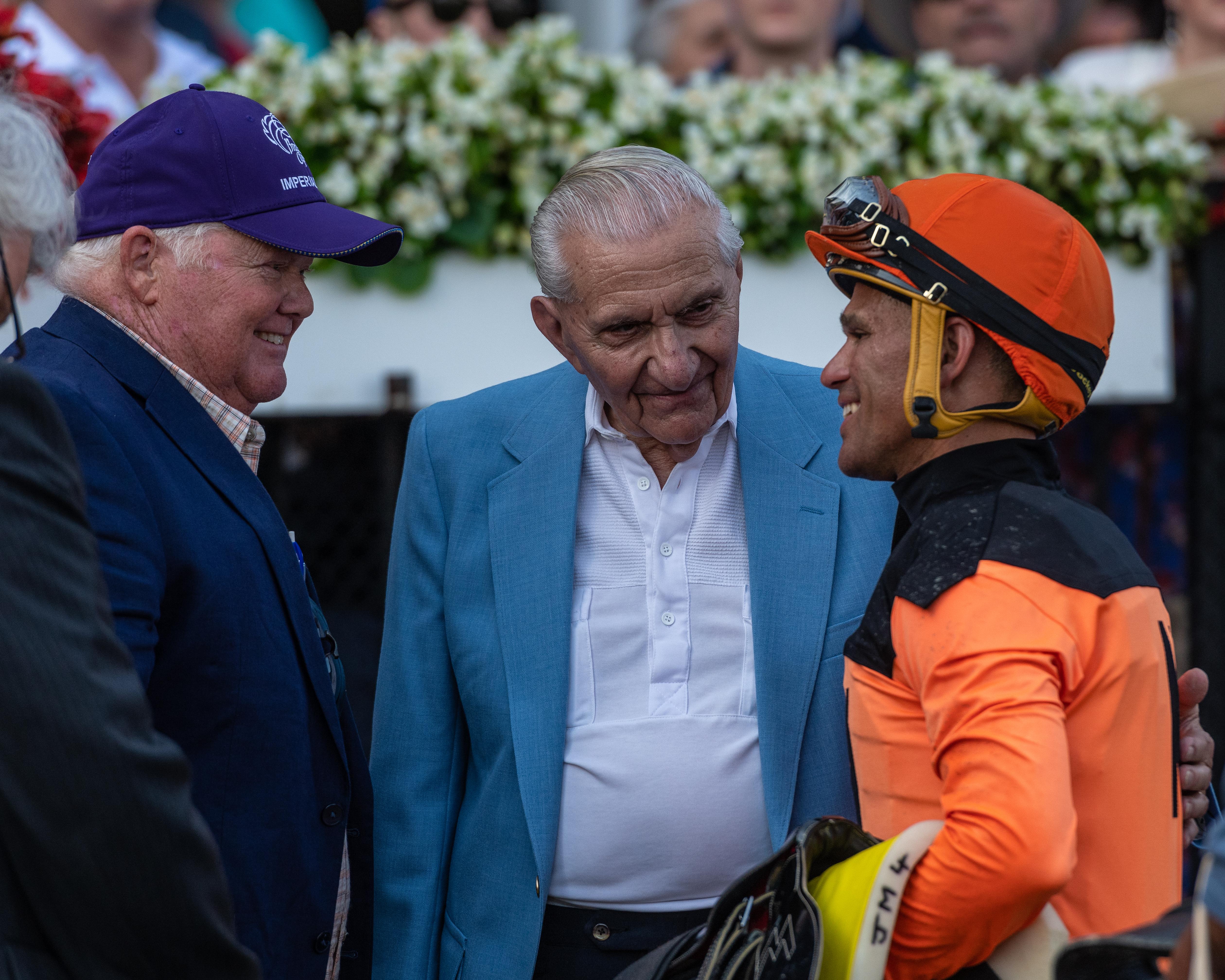 Mamone (center) talks to Castellano after the Vanderbilt.