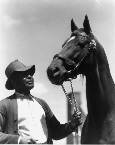 Man o' War with groom.