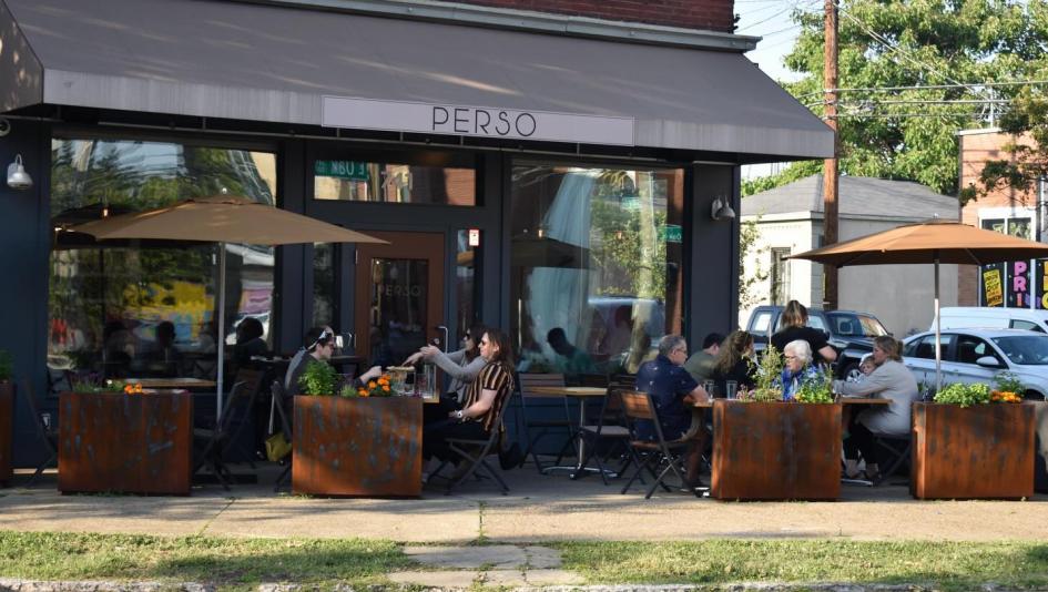 Louisville, restaurants, bars, scene, Kentucky Derby, Kentucky Oaks, Perso, Joe’s Older Than Dirt, menu, dining, Franny’s Seafood, seafood, cuisine, butcher shop, meat, Red Hog Artisan Meat, horse racing, Bill Mott, ABR